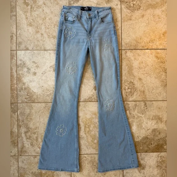 Hollister High-Rise Flare Light Wash Jeans with Embroidered Flowers Sz 2 Long - Picture 1 of 5